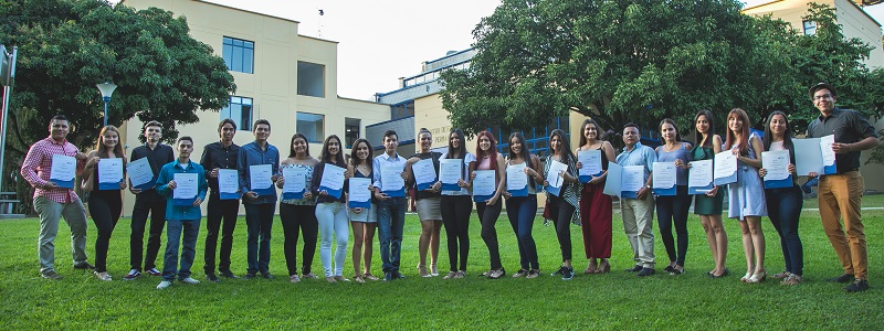 La Universidad de Ibagué reconoce e incentiva a los alumnos con mejor promedio académico, haciendo entrega de una beca del 100%.